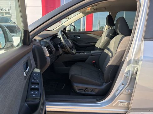 Used 2022 Nissan Rogue SV image 13