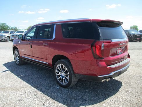 New 2026 GMC Yukon XL Denali w/ Sun & Power Step Package AWD/4WD image 6
