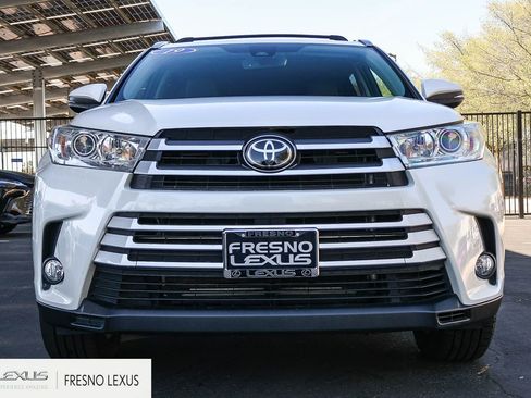 Used 2019 Toyota Highlander XLE w/ Carpet Mat Package (TMS) image 2