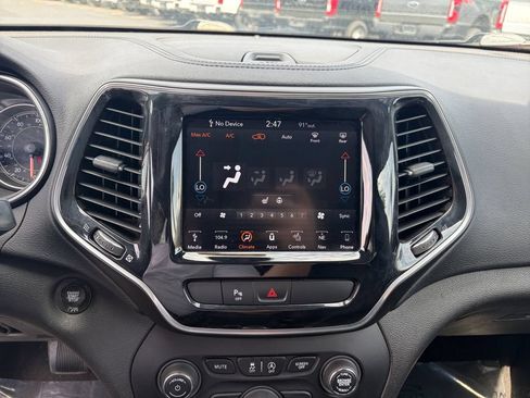 Used 2019 Jeep Cherokee Limited AWD/4WD image 13