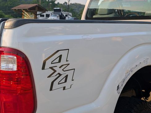 Used 2016 Ford F250 XL w/ XL Appearance Package AWD/4WD image 28