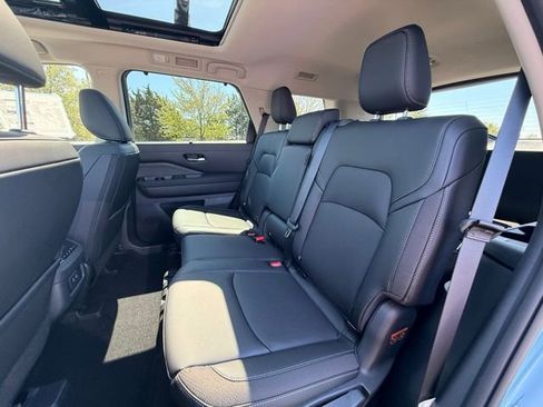 New 2026 Nissan Pathfinder SL image 16