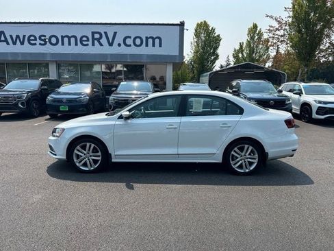 Used 2017 Volkswagen Jetta SEL FWD image 3