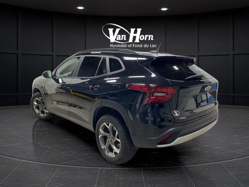 Used 2024 Chevrolet Trax LT w/ Driver Confidence Package FWD image 4