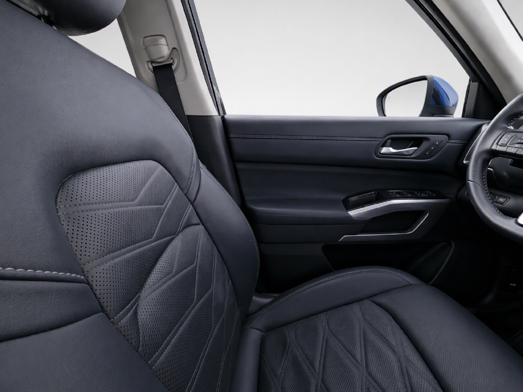 Certified 2024 Nissan Pathfinder Platinum FWD image 14