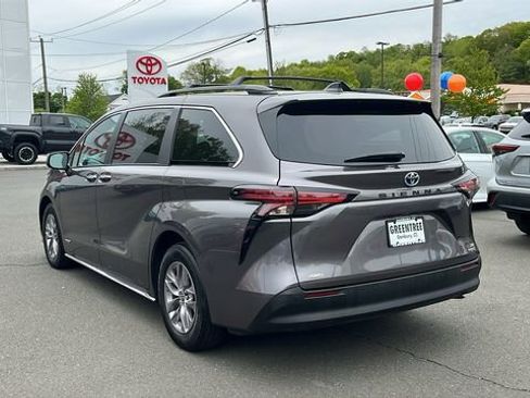 Certified 2021 Toyota Sienna XLE AWD/4WD image 4