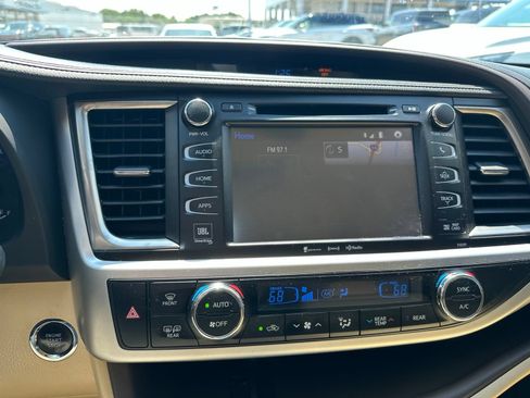 Used 2018 Toyota Highlander Limited FWD image 20
