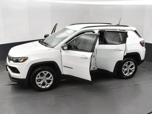 Used 2024 Jeep Compass Latitude AWD/4WD image 7