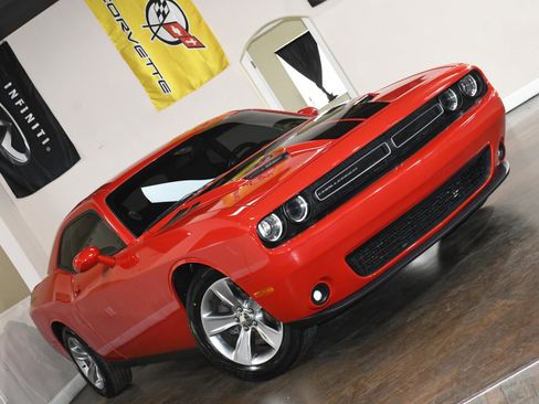 Used 2020 Dodge Challenger SXT image 77