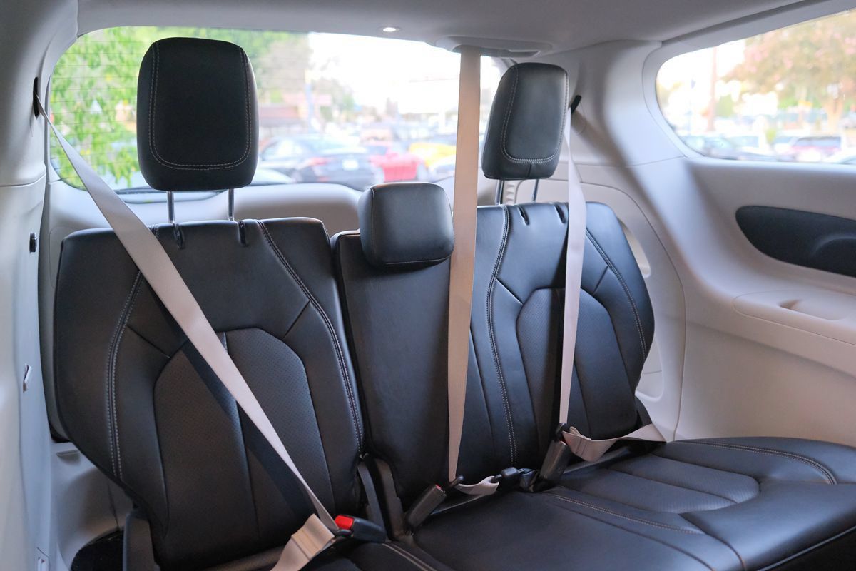 Used 2024 Chrysler Pacifica Touring-L FWD image 28