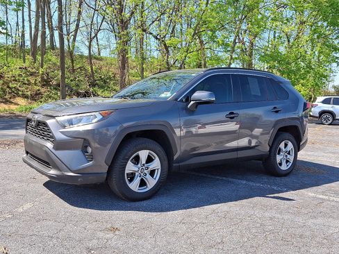 Used 2020 Toyota RAV4 XLE AWD/4WD image 3