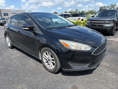 Used 2016 Ford Focus SE FWD image 2