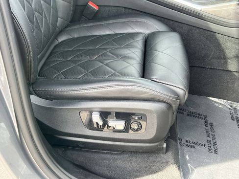 Used 2023 BMW X7 xDrive40i w/ Executive Package image 31
