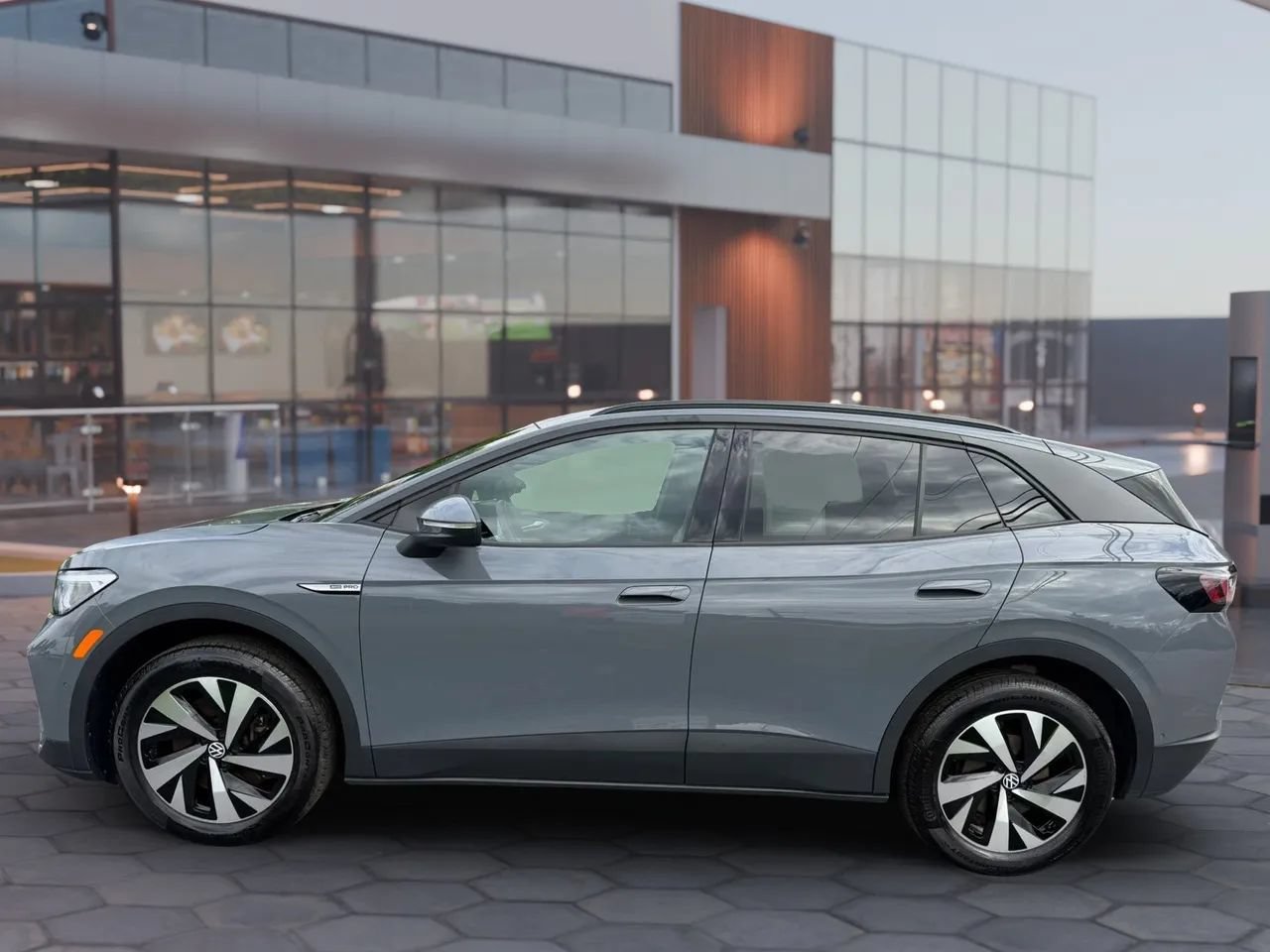 Used 2023 Volkswagen ID.4 Pro AWD/4WD image 5