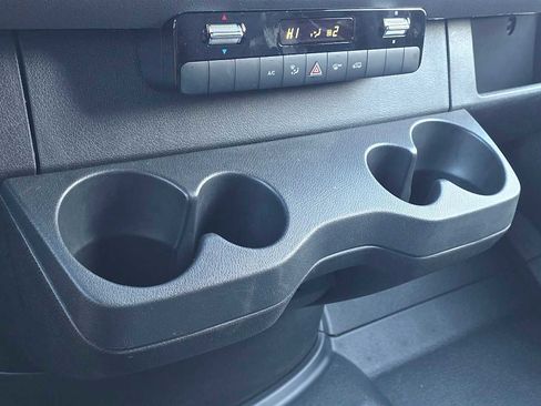 Used 2025 Mercedes-Benz Sprinter 2500 image 32