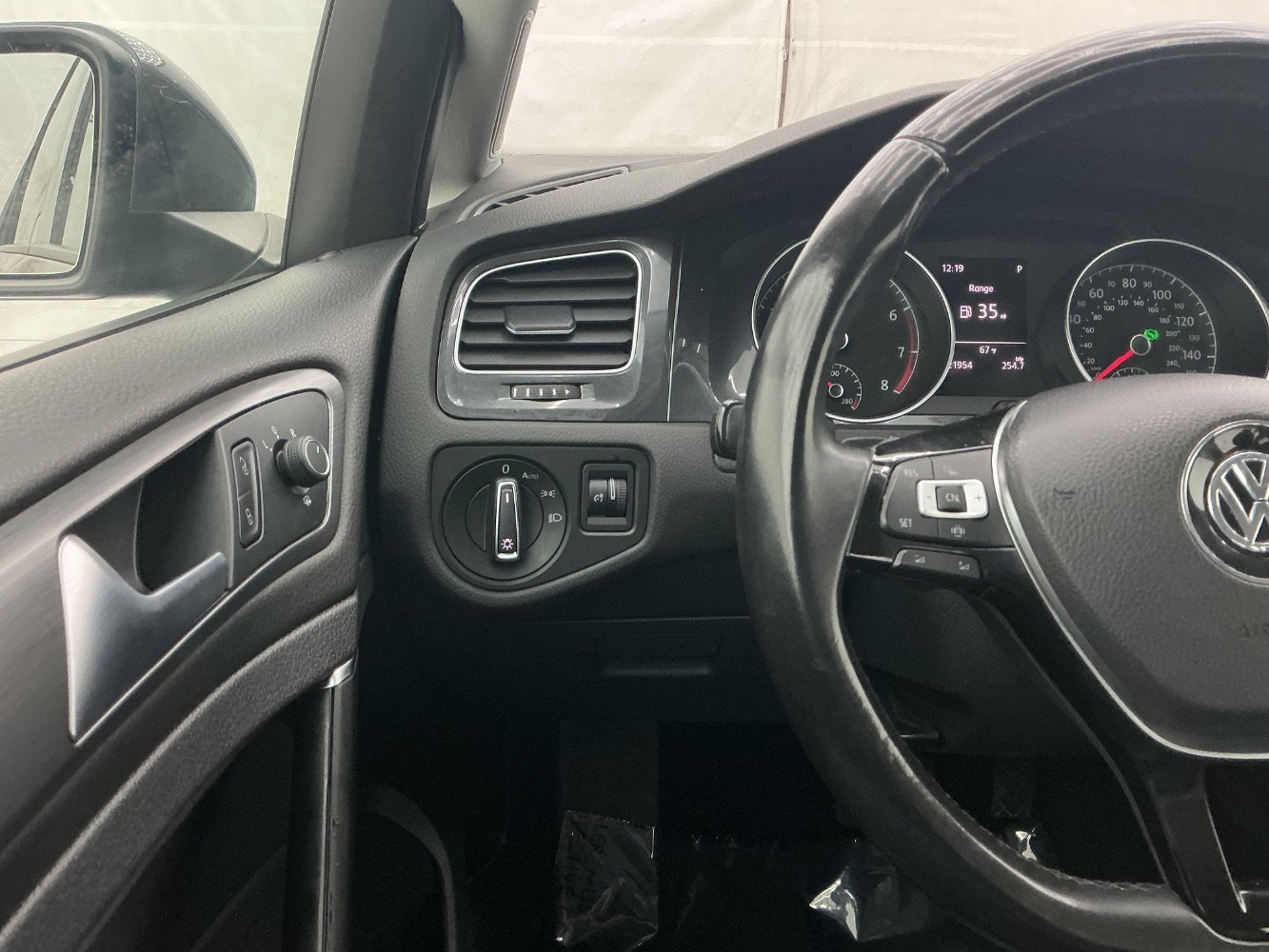 Used 2019 Volkswagen Golf S AWD/4WD image 32