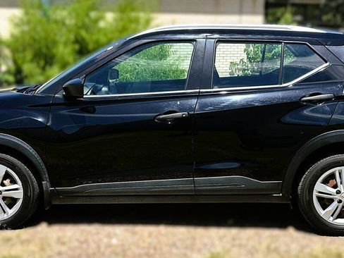 Used 2019 Nissan Kicks S FWD image 9
