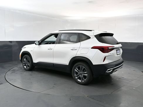 Used 2023 Kia Seltos S w/ Navigation Package AWD/4WD image 3