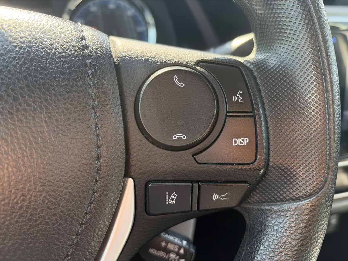 Used 2018 Toyota Corolla LE FWD image 40
