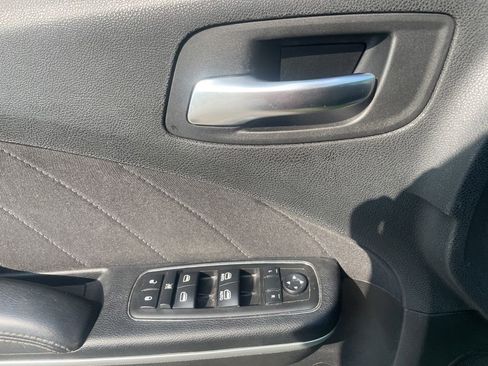 Used 2017 Dodge Charger R/T Scat Pack w/ Beats Audio Group RWD image 17
