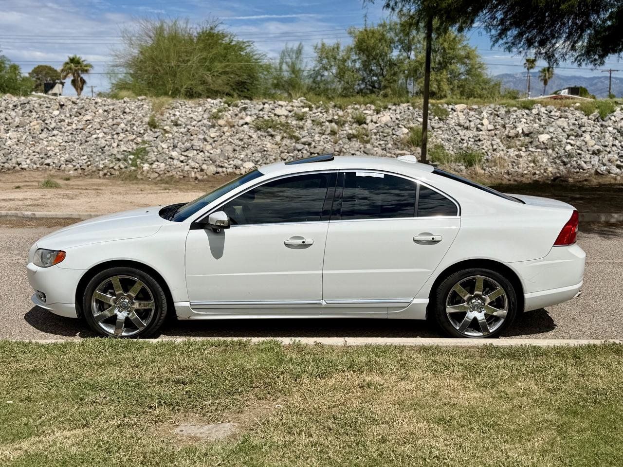 Used 2011 Volvo S80 3.2 w/ Inscription Pkg FWD image 2
