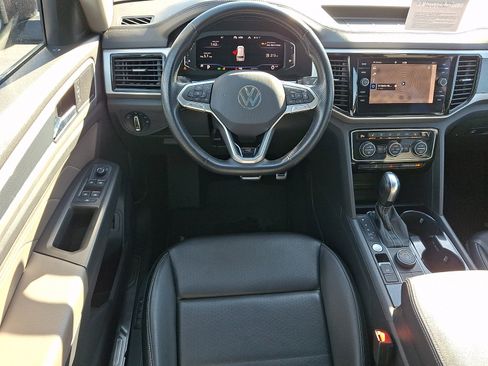Certified 2022 Volkswagen Atlas SEL R-Line image 12