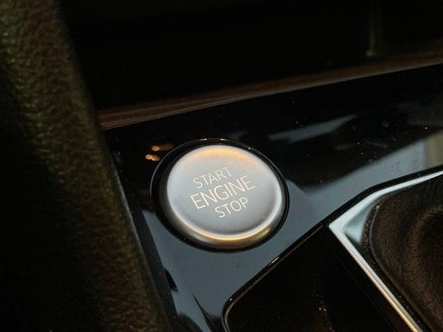 Used 2024 Volkswagen Taos SE image 25