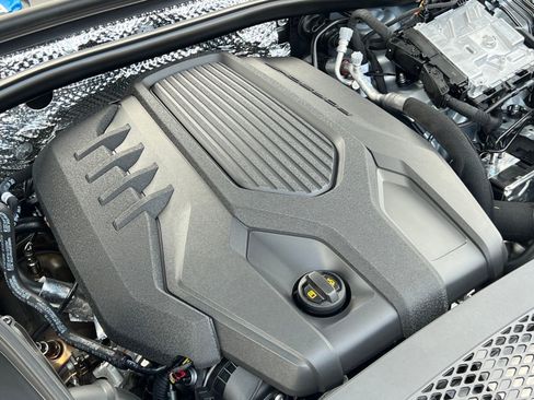 New 2026 Porsche Macan AWD/4WD image 35
