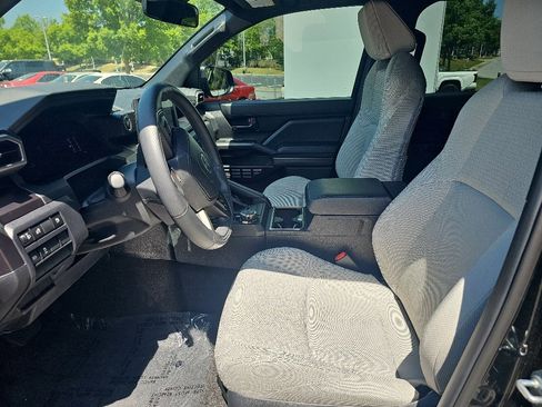Used 2025 Toyota 4Runner SR5 AWD/4WD image 9
