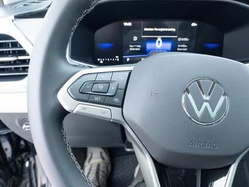New 2026 Volkswagen Taos SE FWD image 25