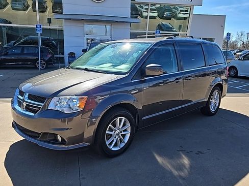 Used 2019 Dodge Grand Caravan SXT image 1