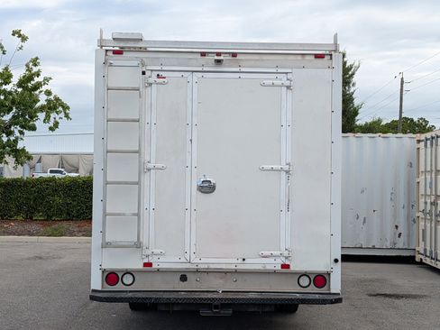 Used 2018 Isuzu NPR RWD image 5