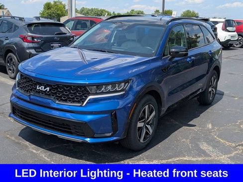 Used 2022 Kia Sorento S w/ Panoramic Sunroof Package FWD image 3