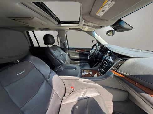 Used 2020 Cadillac Escalade ESV Luxury AWD/4WD image 40