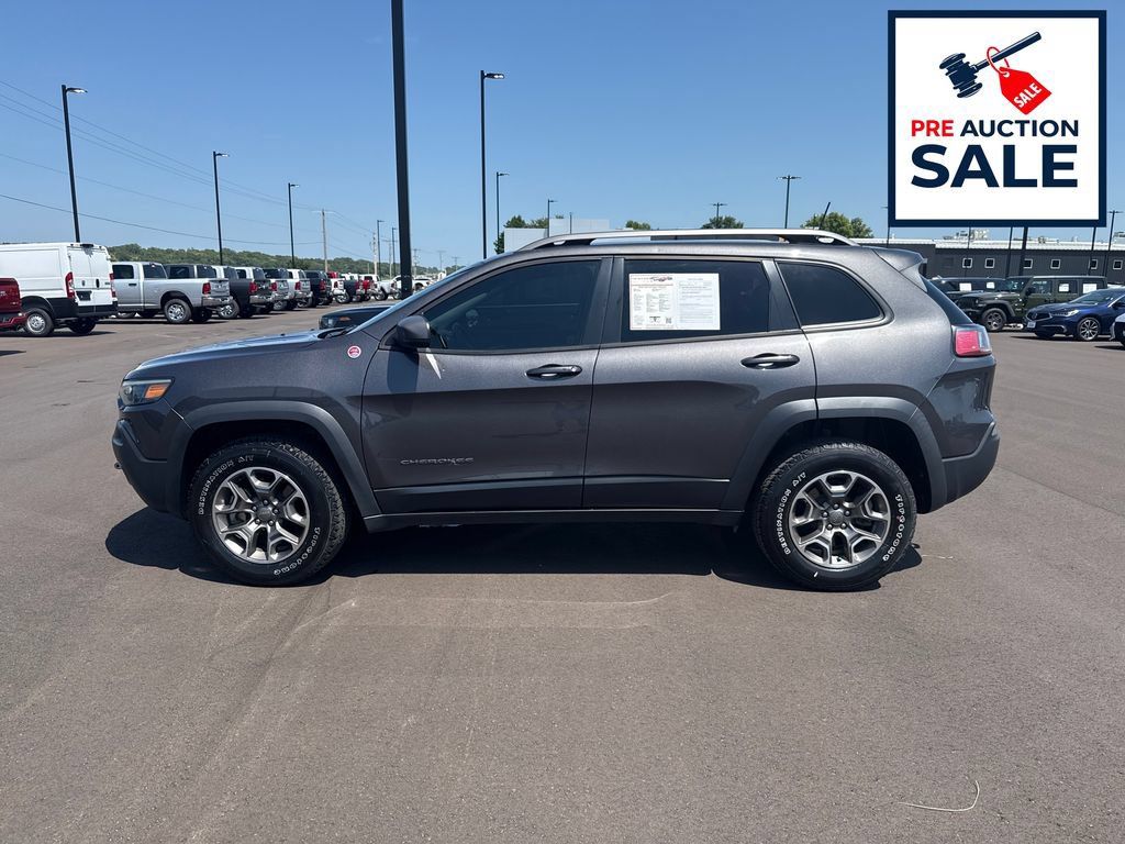 Used 2020 Jeep Cherokee Trailhawk w/ Cold Weather Group AWD/4WD image 2