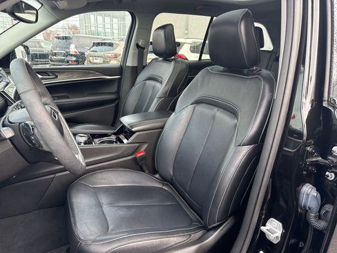 Used 2023 Jeep Grand Cherokee Limited image 14