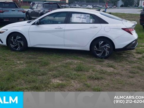 Used 2025 Hyundai Elantra Sport FWD image 10