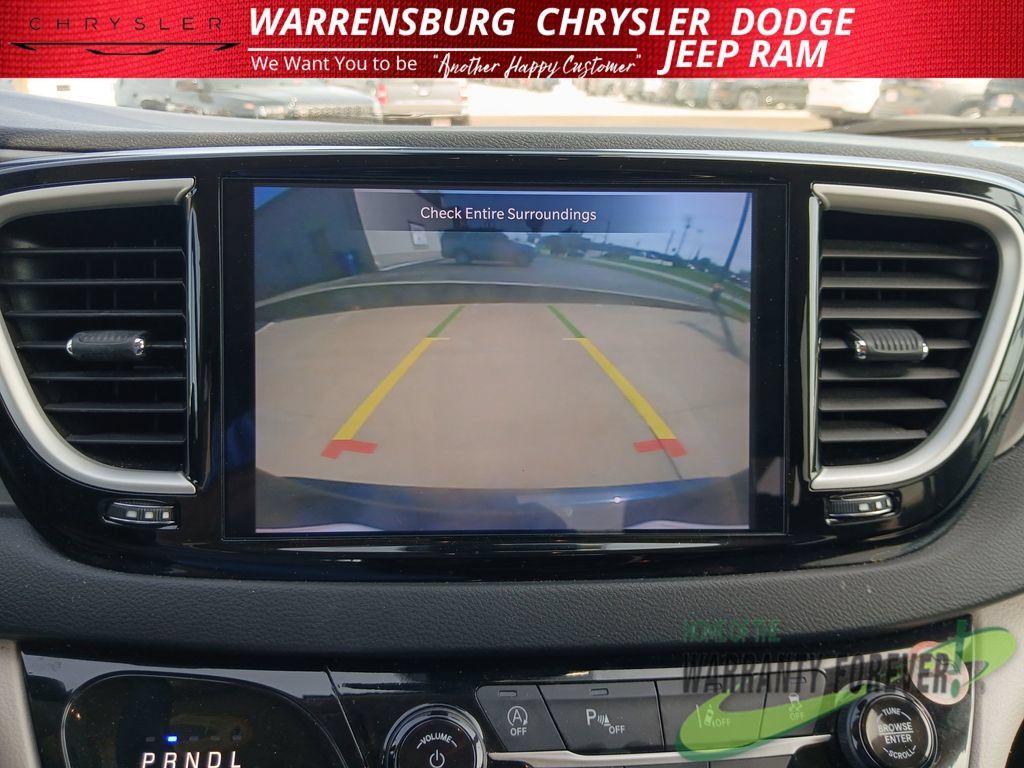 Used 2024 Chrysler Pacifica Touring-L FWD image 23