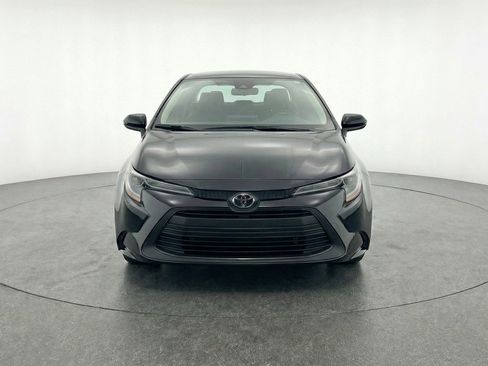 Used 2025 Toyota Corolla LE image 2