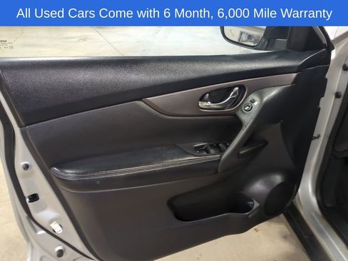 Used 2015 Nissan Rogue SV image 9