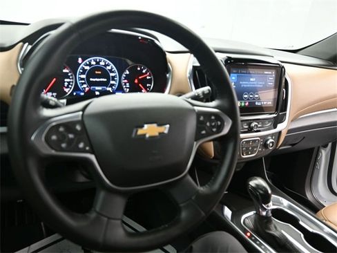 Used 2022 Chevrolet Traverse Premier image 13