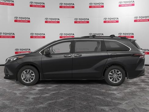 New 2026 Toyota Sienna XLE image 3