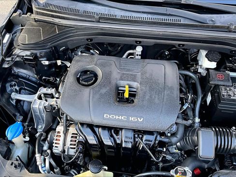 Used 2017 Hyundai Elantra SE image 32