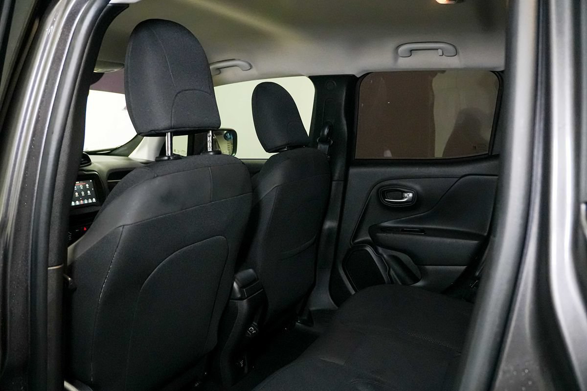 Used 2020 Jeep Renegade Altitude FWD image 15