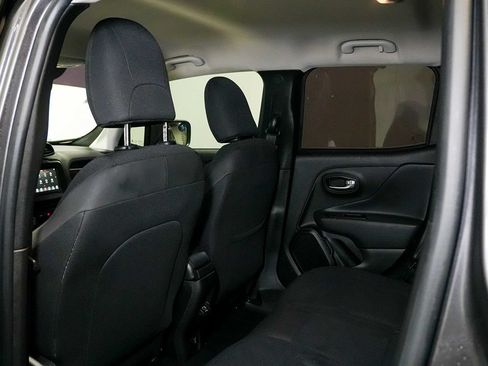 Used 2020 Jeep Renegade Altitude FWD image 15