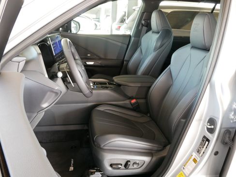 Used 2025 Lexus TX 500h AWD w/ Technology Package image 2