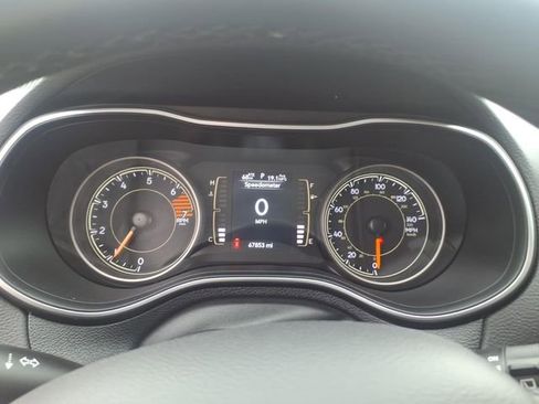 Used 2019 Jeep Cherokee Latitude Plus w/ Comfort/Convenience Group AWD/4WD image 7