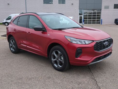 Used 2024 Ford Escape ST-Line w/ Tech Pack #1 AWD/4WD image 2
