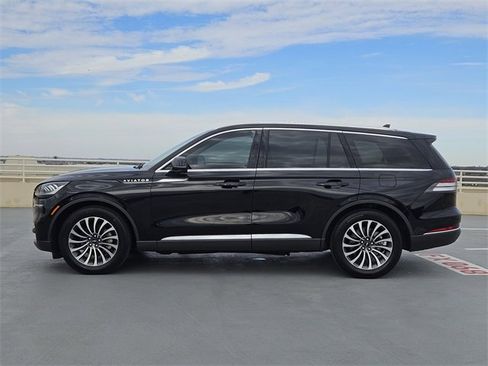 Used 2023 Lincoln Aviator 2WD w/ Premium Package image 4