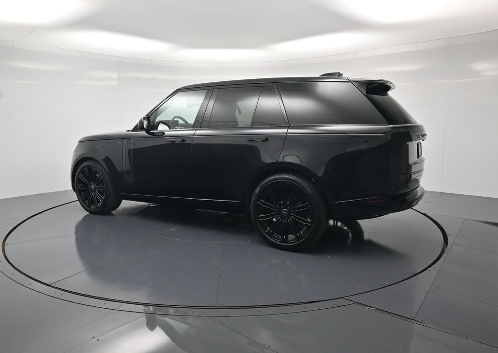 Used 2025 Land Rover Range Rover SE AWD/4WD image 3
